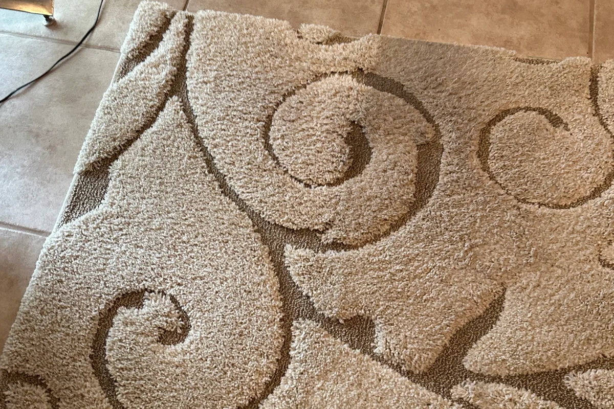 living room area rug with pattern before and after cleaning